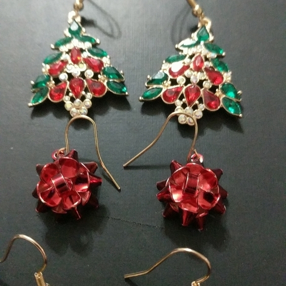 𝅺RHINESTONE Christmas Tree, Holiday Bow, Reindeer Gold Tone Earrings - Set of 3 - Picture 3 of 4